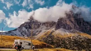 viver a partir de uma carrinha sella-pass-dolomites