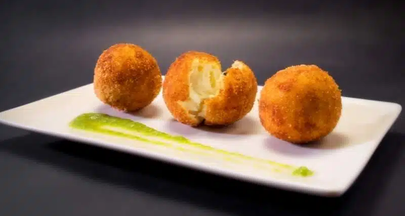 Tapas espagnoles sur une assiette