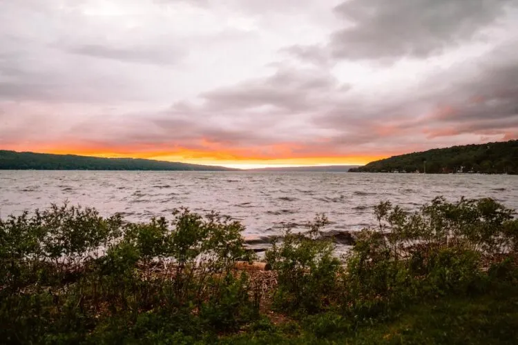 Coucher De Soleil à Ithaca Sur Le Lac Cayuga