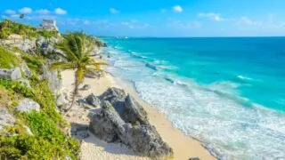 A qué distancia está Tulum de Cancún