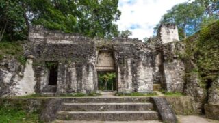 Hoe kom je van Flores naar Tikal, Guatemala?