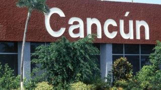 How to get from Playa del Carmen to Cancun Airport, Mexico