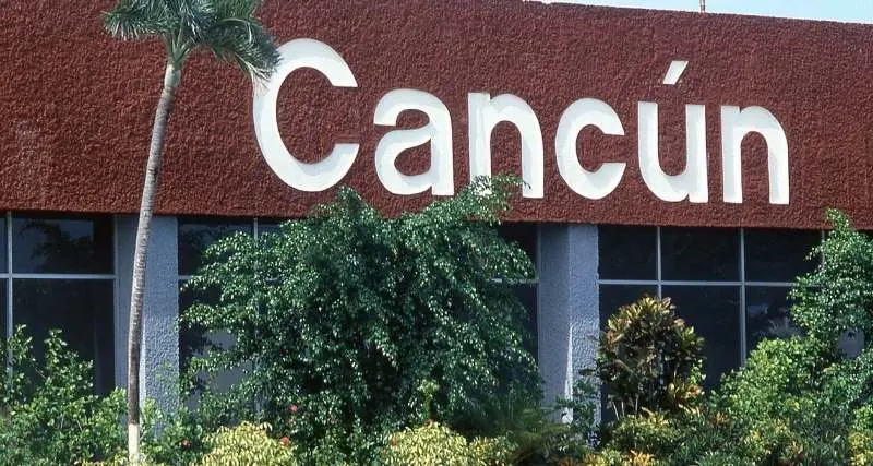 Hoe Kom Je Van Playa Del Carmen Naar Cancun Airport, Mexico?