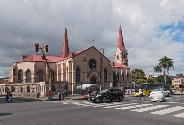 How-To-Travel-From-Manuel-Antonio-To-San-Jose-Costa-Rica1