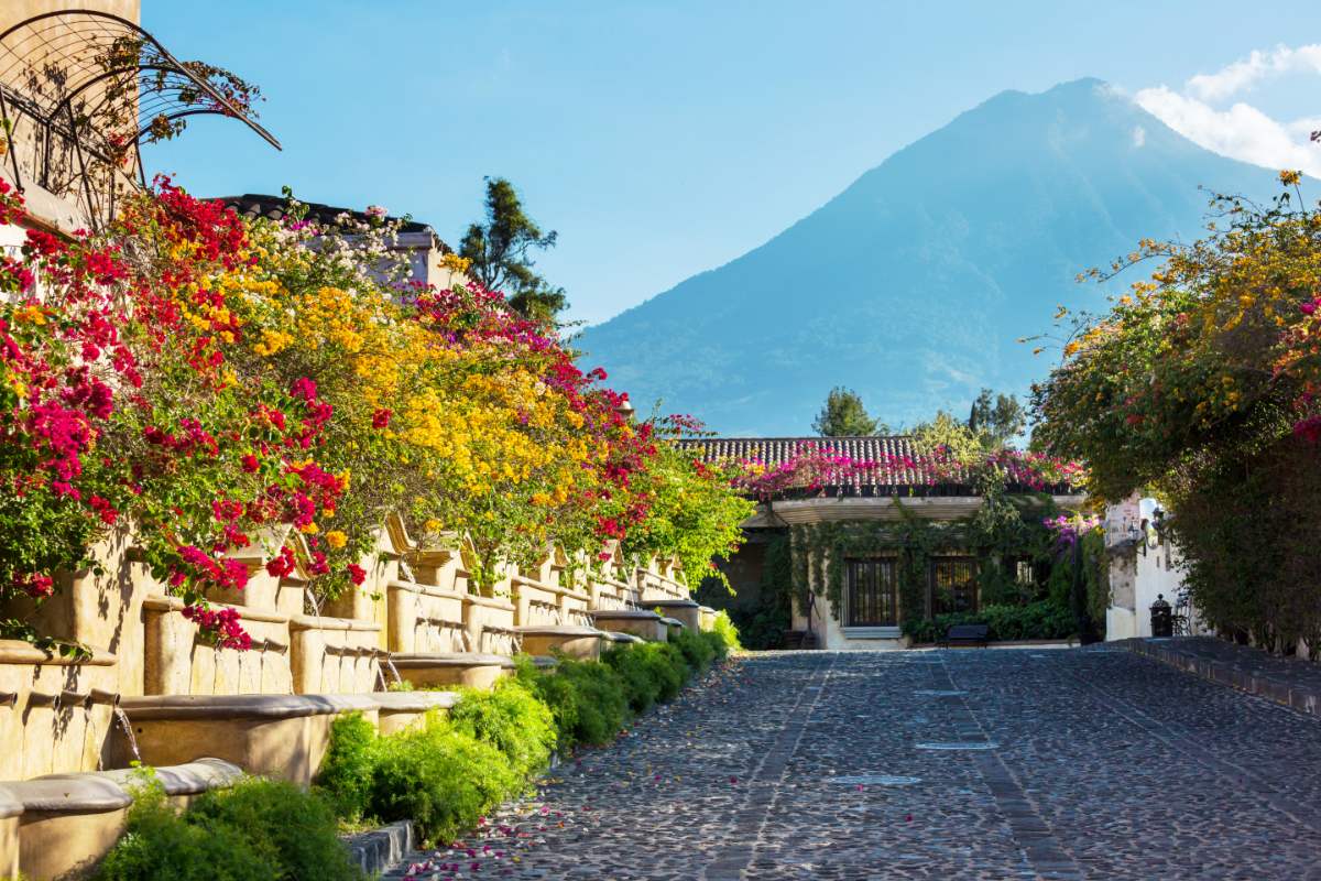 Comment Se Rendre De Flores à Antigua, Au Guatemala.