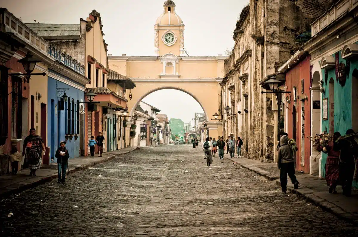 Comment Se Rendre De Flores à Antigua, Au Guatemala.