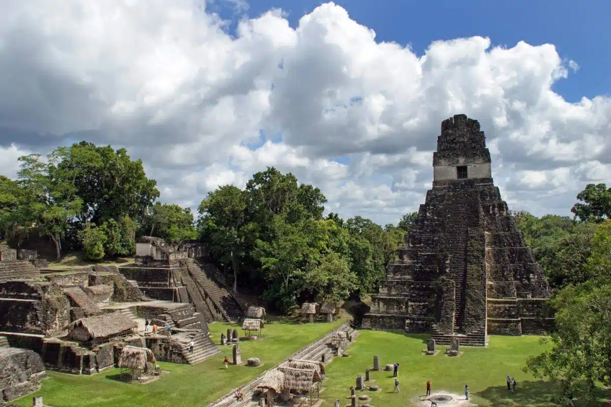 Comment Se Rendre De Flores à Tikal, Au Guatemala.