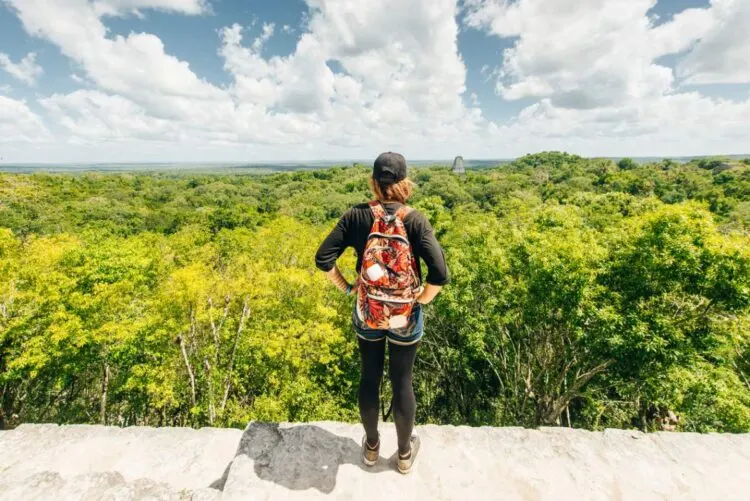 Hoe Kom Je Van Flores Naar Tikal, Guatemala?