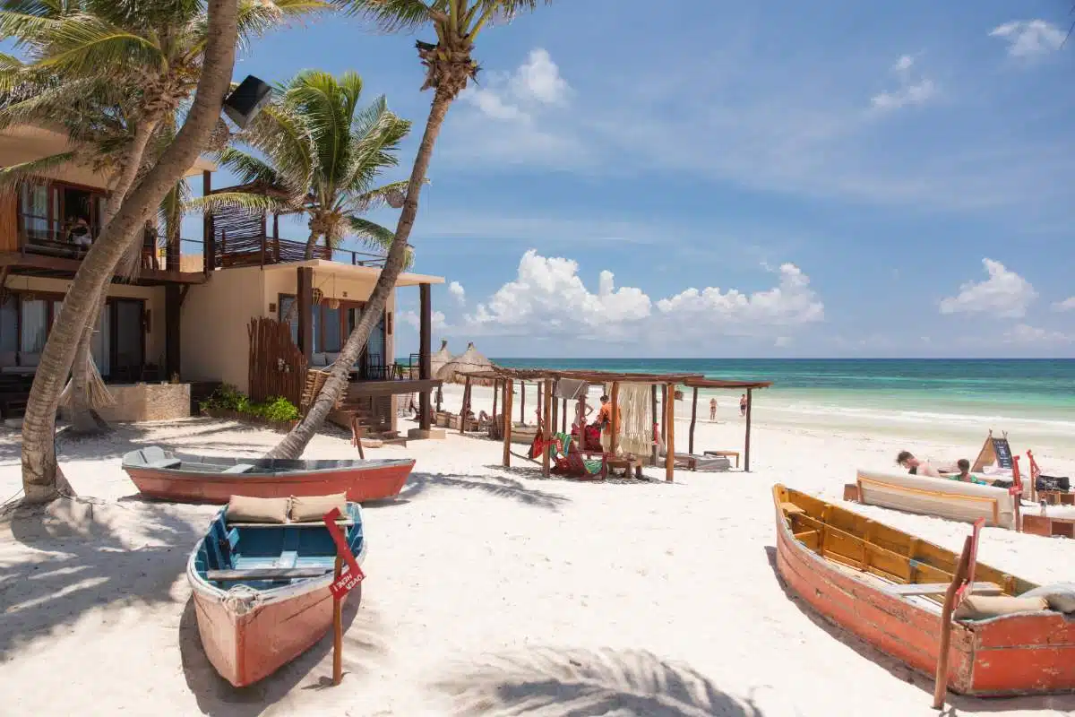 Escena De Playa Lz Con Barcos