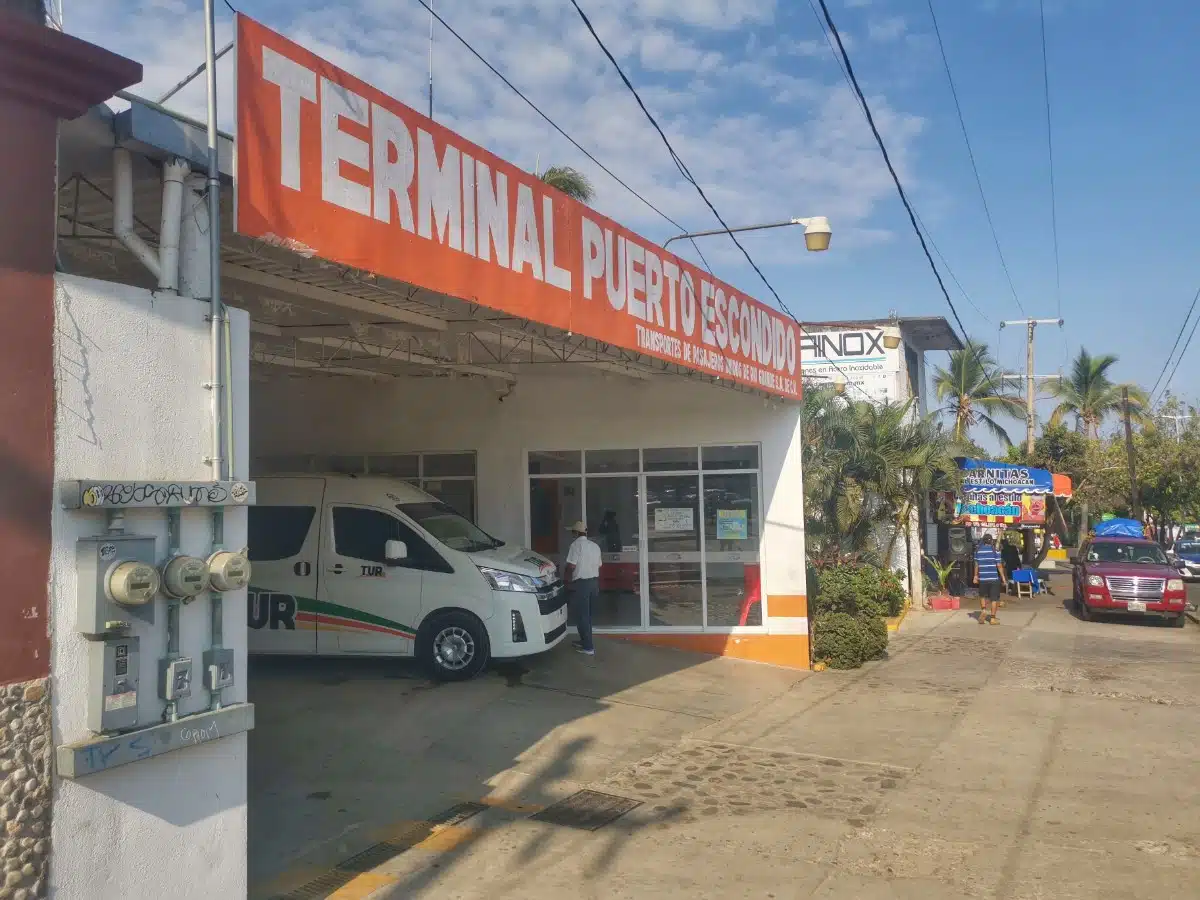 Bus Van Puerto Escondido Naar Chacahua3