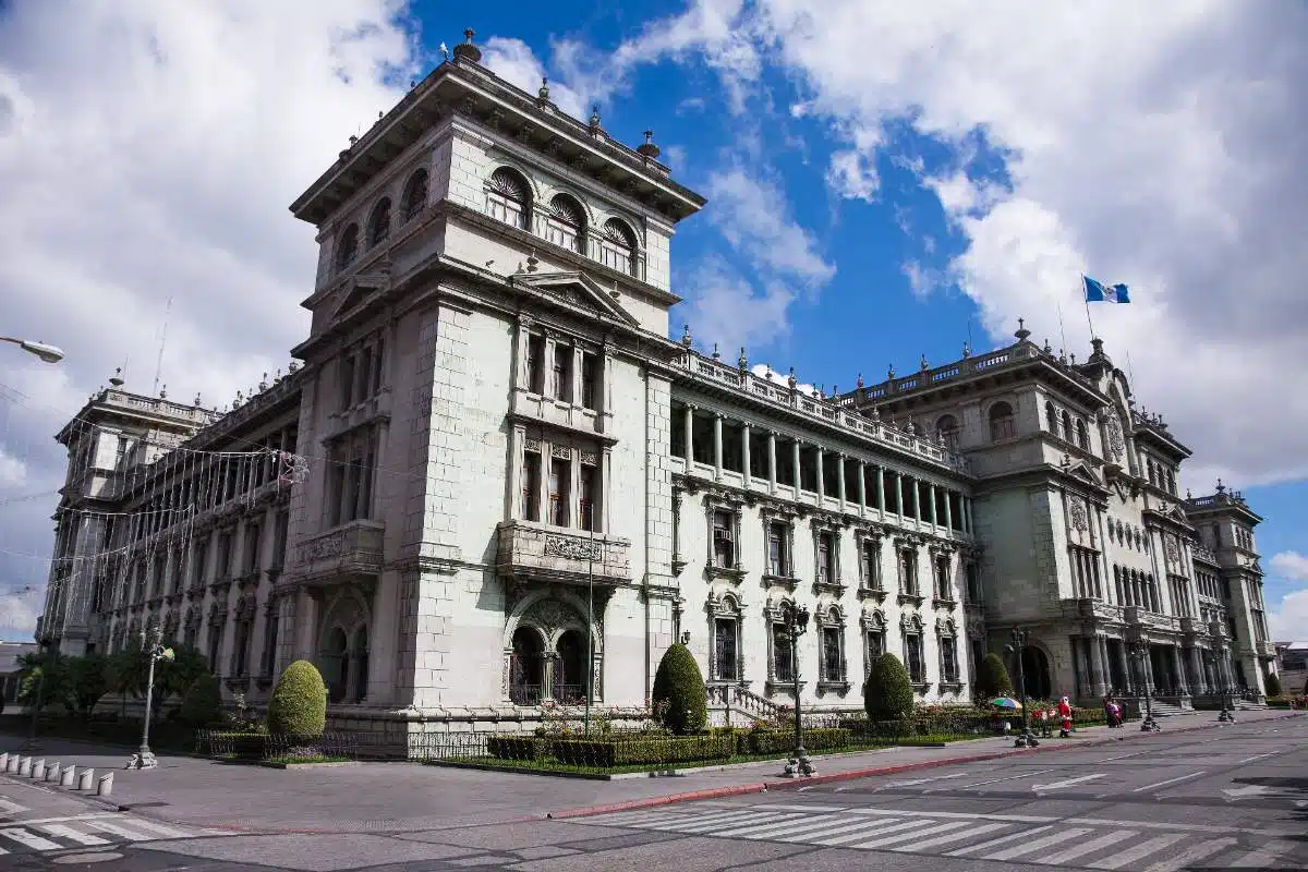 De Flores à Guatemala City