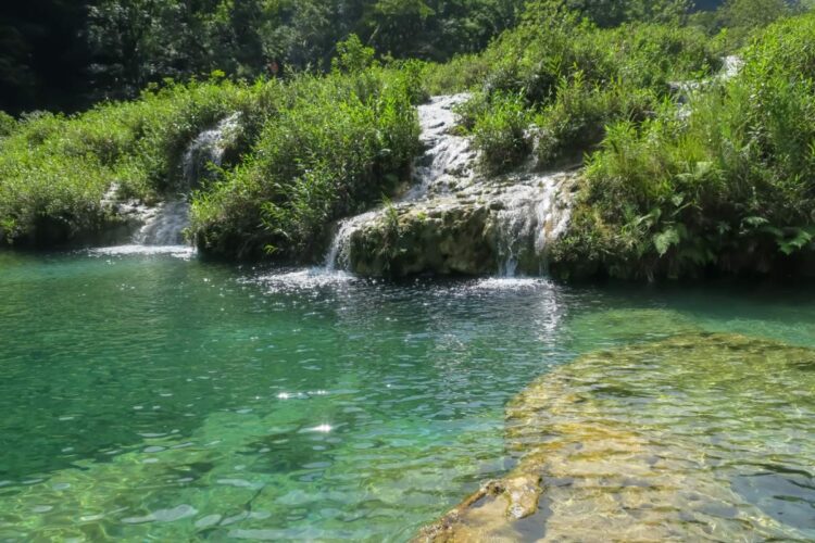 Wie Kommt Man Von Flores Nach LanquíN, Guatemala?