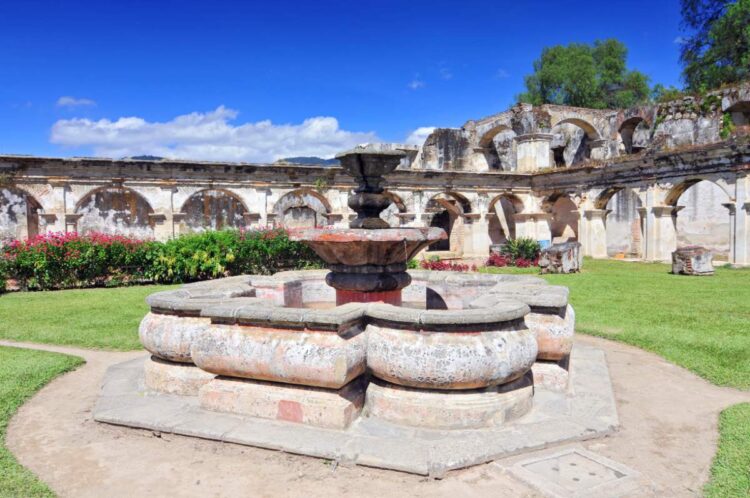 Hoe Kom Je Van LanquíN Naar Antigua, Guatemala?