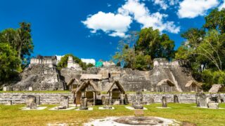 Hoe kom je van Semuc Champey naar Tikal, Guatemala?