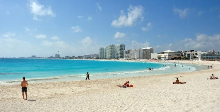Hoe Kom Je Van Holbox Naar Cancun, Mexico?