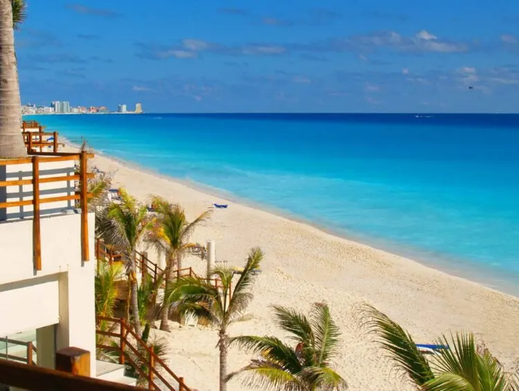 Hoe Kom Je Van Holbox Naar Cancun, Mexico?