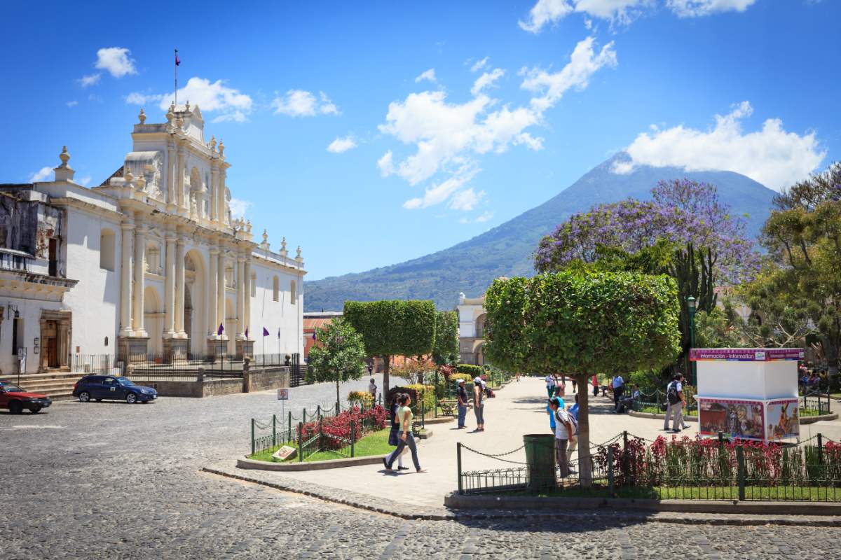 Como Ir De San Pedro Para Antigua, Guatemala