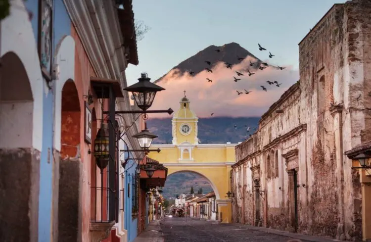 Como Chegar De San Pedro A AntíGua, Guatemala