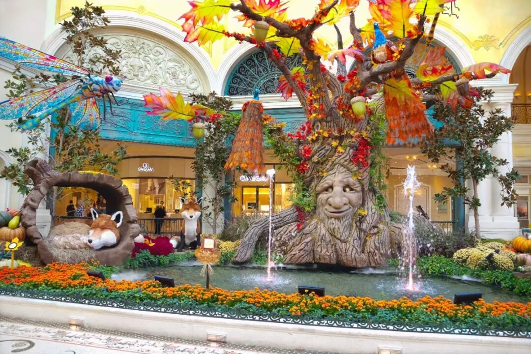 Bellagio Chocolate Fountain In Las Vegas At Bellagio Patisserie