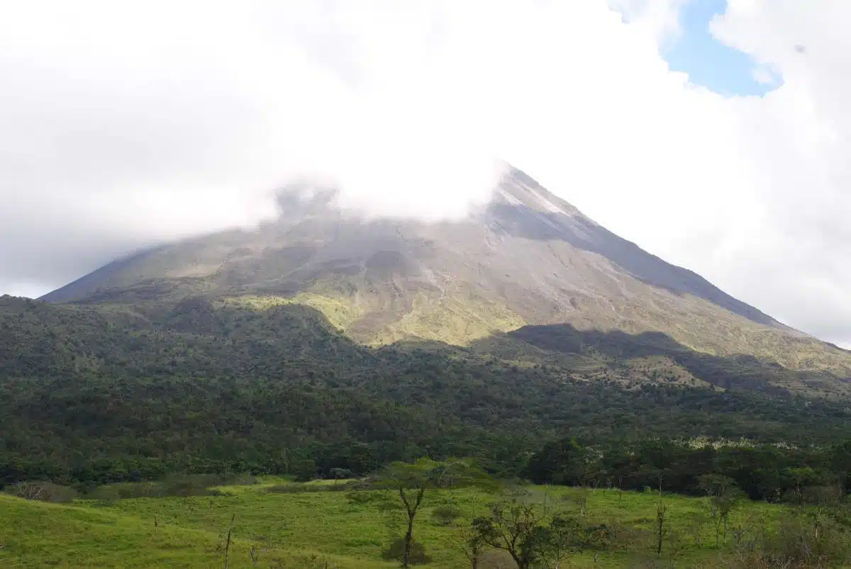 ExcursõEs De Dia Inteiro Ao VulcãO Arenal E àS EstâNcias Termais Do Tabacon