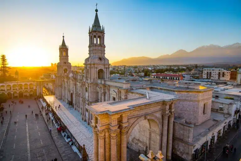 How To Get From Cusco To Arequipa, Peru (4 Best Ways)