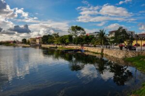 2 Ways to get from Palenque to Flores, Guatemala
