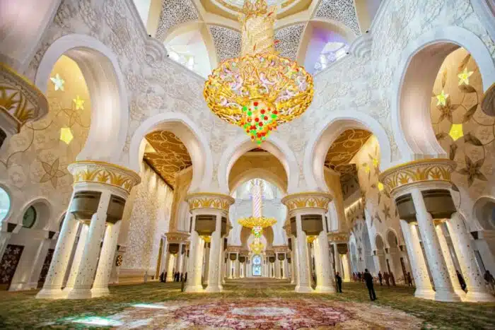 Esplora La Magnifica Grande Moschea Di Sheikh Zayed
