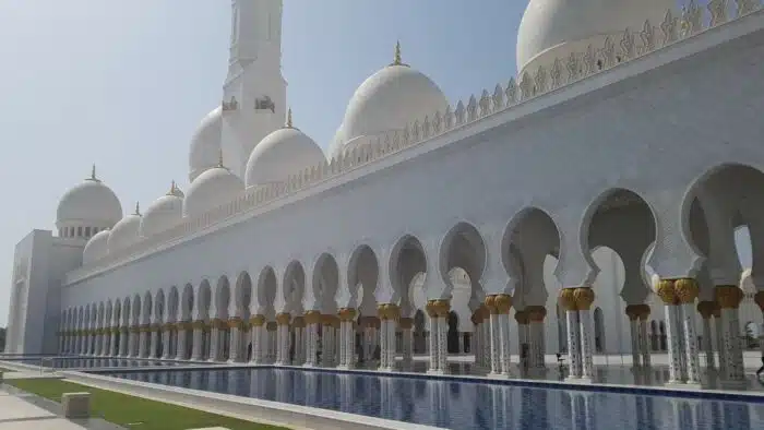 Esplora La Magnifica Grande Moschea Di Sheikh Zayed