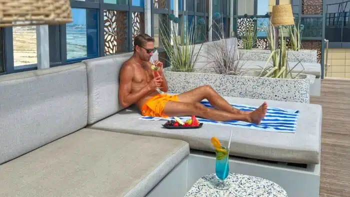 Universal-Traveller-La-Maison-Hôtel-Al-Khiran-Koweït-Revue