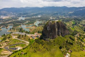 How to get from Medellin to Peñol, Colombia